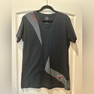 Polaris Slingshot Women’s Rally Black and Gray V-Neck Graphic Tee. X-Large.